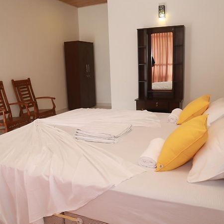 Serene Beach Hotel ディックウェラ エクステリア 写真