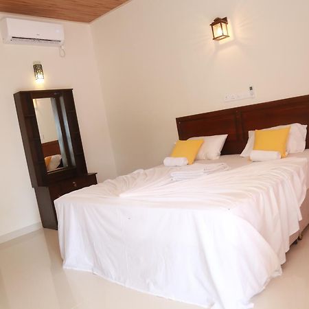 Serene Beach Hotel ディックウェラ エクステリア 写真