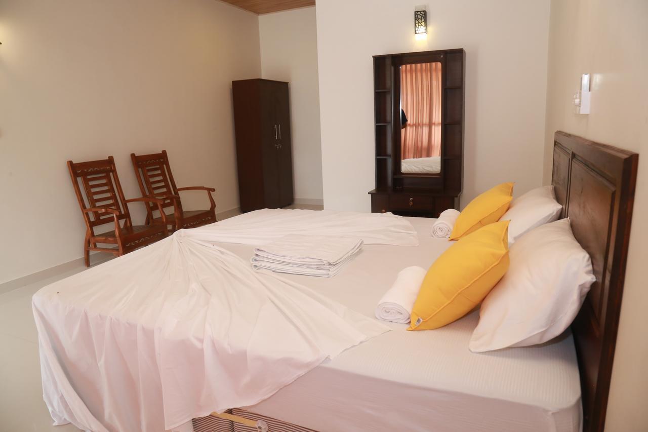 Serene Beach Hotel ディックウェラ エクステリア 写真