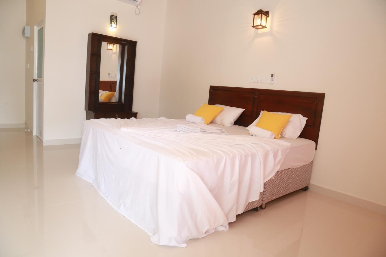 Serene Beach Hotel ディックウェラ エクステリア 写真